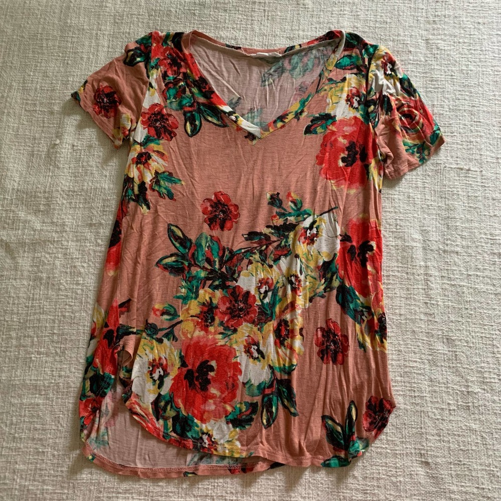 A.Gain Peach Floral V-Neck Tee Size Large